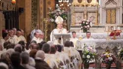L'arcivescovo Robu durante la Messa per i suoi 75 anni nella cattedrale di San Giuseppe, 6 novembre 2109 / Francisc Dobos / Arcidiocesi Bucarest