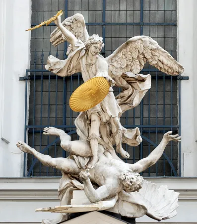 San Michele sconfigge il Demonio  | @cc