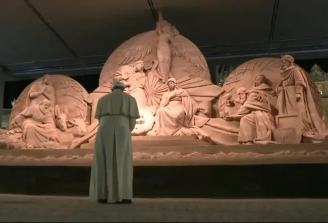Il Papa davanti al presepe di Jesolo  |  | Vatican Media