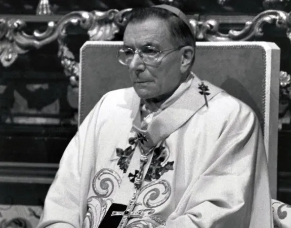 Il Cardinale Giovanni Saldarini |  | pubblico dominio 