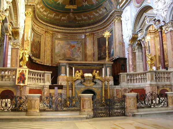 L'interno di San Marco Evangelista  |  | SteO153- Wikipedia