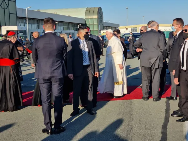 Il Papa a Cipro. Accoglienza ufficiale |  | AG / ACI stampa