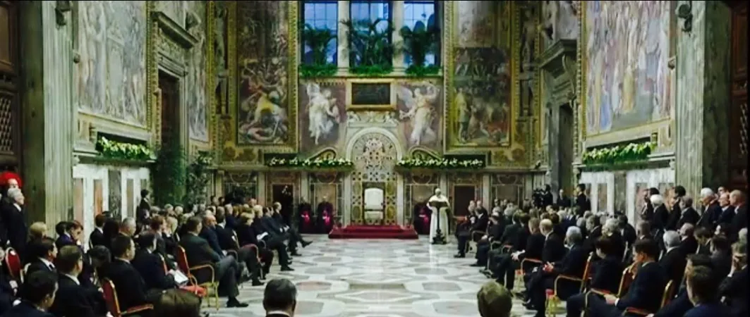 Il Papa legge il suo discorso ai Capi di Stato europei |  | CTV