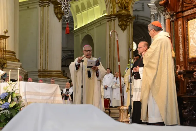 La celebrazione presieduta dal Cardinale Becciu |  | Arcidiocesi di Granada