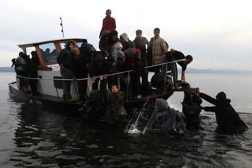 Alcuni profughi arrivano all'Isola di Lesbo |  | Jan Šibík
"Il Diavolo dentro di noi" Mostra alla Pusc  