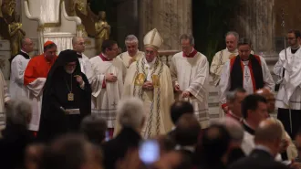 Il Papa: l'ecumenismo deve guardare al futuro e non "fissarsi" sul passato