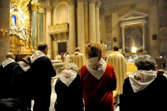 Fedeli dei gruppi di preghiera di Padre Pio  |  | FB- San Salvatore in Lauro