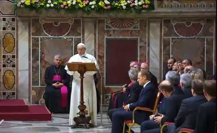 Papa Francesco legge il suo discorso ai Capi di Stato Europei |  | 
