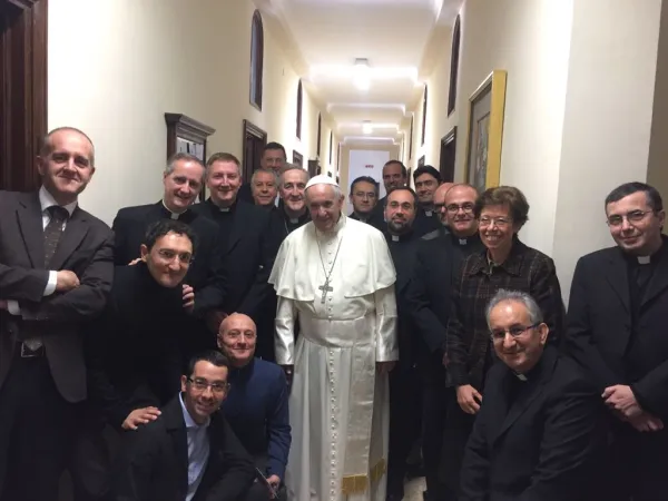Papa Francesco visita a sorpresa la Segreteria di Stato |  | SDS