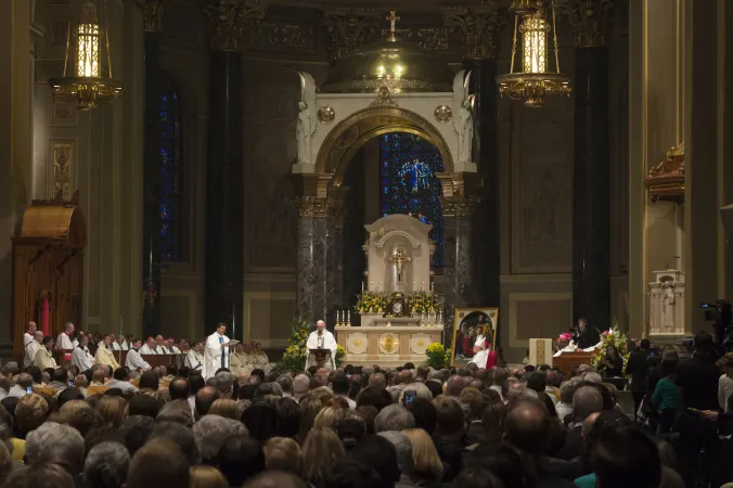 Il Papa celebra la messa nella Basilica di Filadelfia |  | Osservatore Romano