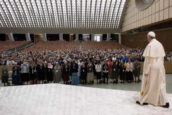 Papa Francesco durante l'udienza con le Superiore Generali, durante la quale affermò la possibilità di una commissione di studio sul diaconato delle d |  | Vatican Media / ACI group