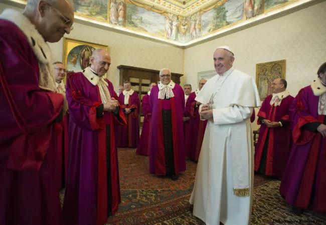 Il Papa riceve i giudici della Rota Romana |  | Osservatore romano