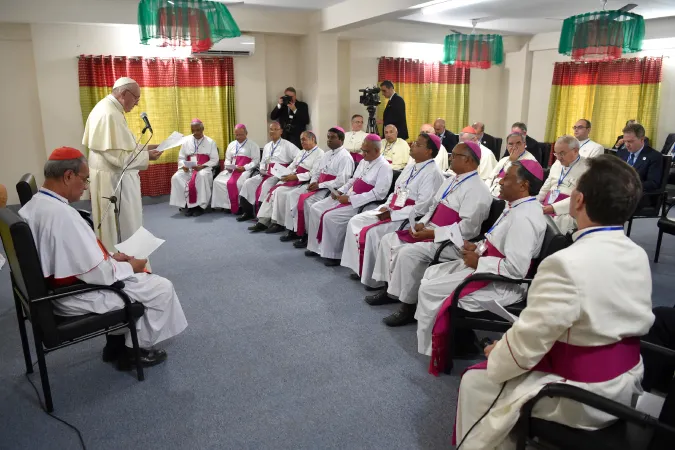 Il Papa e i Vescovi del Bangladesh a Dacca |  | Vatican Media - ACI Group