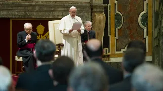 Il Papa: "Mai rimanere in un comodo agnosticismo"