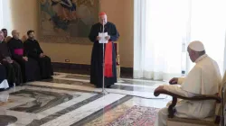 Il Cardinale Sandri, prefetto della Congregazione delle Chiese Orientali, incontra Papa Francesco durante una plenaria della Congregazione / Vatican Media / ACI Group