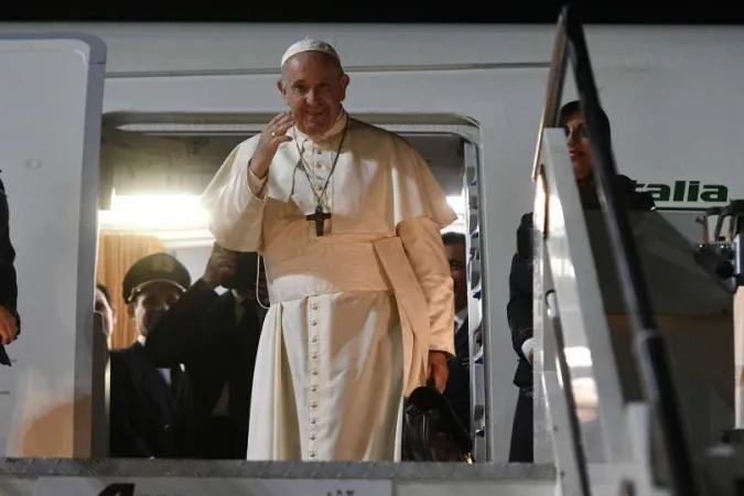 Il Papa durante un viaggio |  | Vatican Media / ACI Group