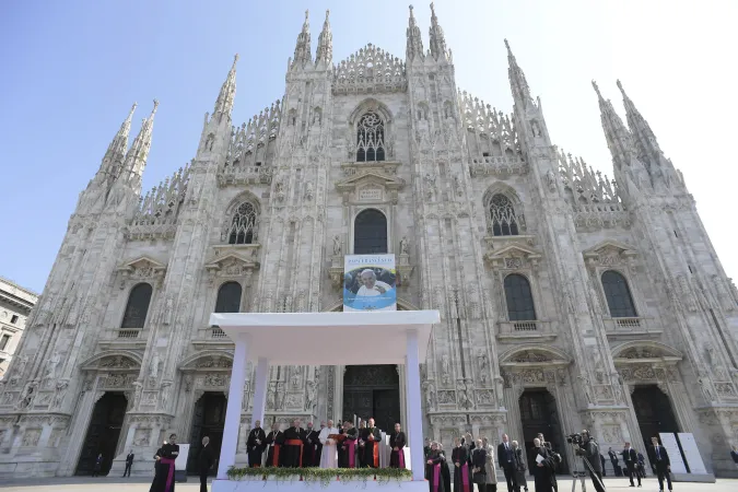 Papa Francesco a Milano | Papa Francesco a Milano, l'Angelus davanti il Duomo, Milano, 25 marzo 2017 | L'Osservatore Romano / ACI Group