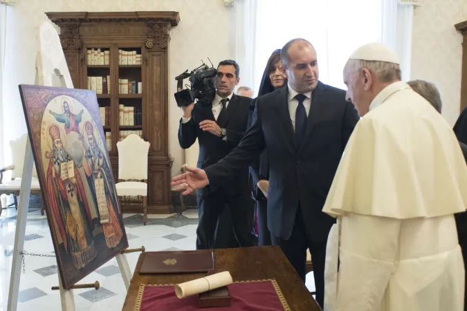 Papa Francesco e il presidente di Bulgaria | Papa Francesco incontra il presidente di Bulgaria, Palazzo Apostolico, 26 maggio 2017 | L'Osservatore Romano / ACI Group