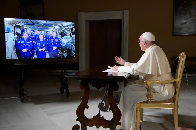 Papa Francesco si collega con i sei astronauti dalla Stazione Spaziale |  | L'Osservatore Romano, ACI Group