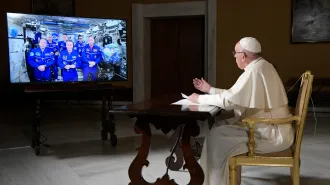 Il Papa si collega con lo spazio. A 400 chilometri dalla Terra: Dio, l'amore, l'universo 
