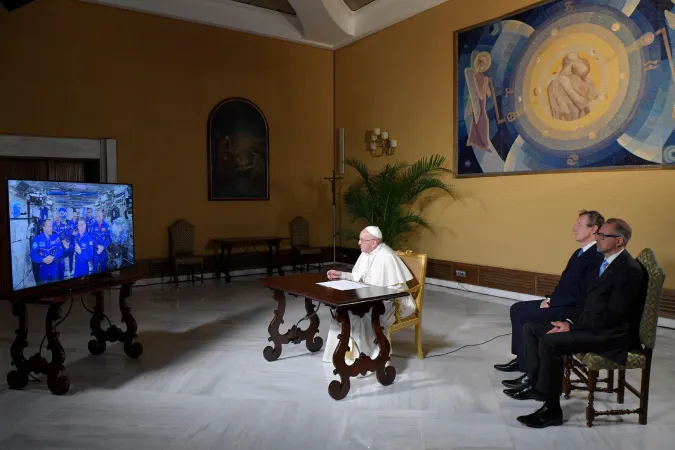 Papa Francesco si collega con i sei astronauti della Stazione Spaziale |  | L'Osservatore Romano, ACI Group