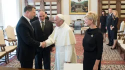 Papa Francesco incontra il presidente della Lettonia, Palazzo Apostolico, 2 giugno 2017 / L'Osservatore Romano / ACI Group