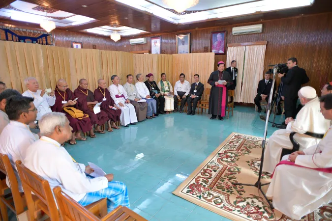 Papa Francesco in Myanmar | Papa Francesco incontra i leader religiosi del Myanmar nell'arcivescovado, Yangon, 28 novembre 2017 | L'Osservatore Romano / ACI Group
