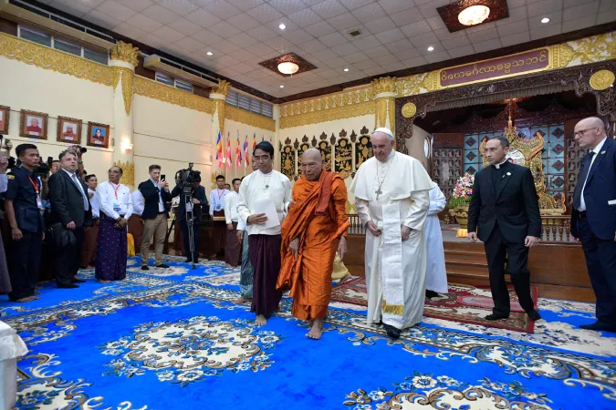 Il Papa incontra i buddisti del Myanmar |  | L'Osservatore Romano, ACI Group