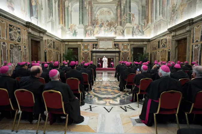 Il Papa e i vescovi di recente nomina |  | OR/ Aci Group