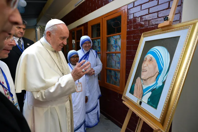 Papa Francesco in Bangladesh | Papa Francesco arriva nella Casa di Madre Teresa, Tejgaon, Dhaka, 2 dicembre 2017 | L'Osservatore Romano / ACI Group