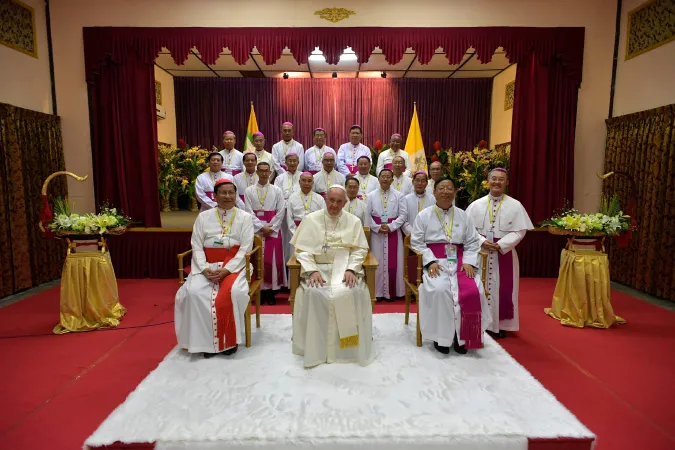 Il Papa incontra i Vescovi del Myanmar |  | L'Osservatore Romano, ACI Group