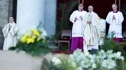 Papa Francesco dice l'omelia del Corpus Domini sul sagrato della Basilica di San Giovanni in Laterano, 18 giugno 2017 / Daniel Ibanez / ACI Group