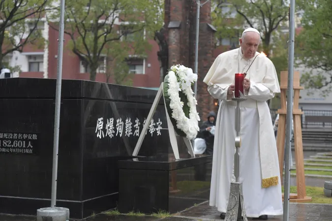 Papa Francesco in Giappone | Papa Francesco in preghiera all'Atomic Bomb Hypocenter Park di Nagasaki, 24 novembre 2019
 | Vatican Media / ACI Group