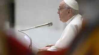 Papa Francesco, l’alleanza dei vecchi e dei bambini salverà la famiglia umana