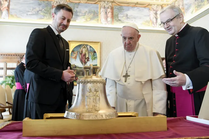 Papa Francesco, Eduard Heger | Papa Francesco con il Primo Ministro slovacco Eduard Heger, Palazzo Apostolico Vaticano, 14 marzo 2022 | Vatican Media / ACI Group