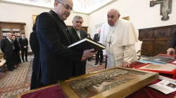 Papa Francesco e il presidente albanese Bagaj, Palazzo Apostolico Vaticano, 2 dicembre 2022 / Vatican Media / ACI Group