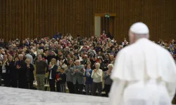 Papa Francesco con i parrocchiani di Rho / Vatican Media / ACI Group