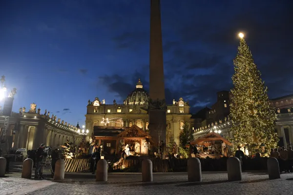 Albero e Presepe in piazza San Pietro, 5 dicembre 2019 / Vatican Media / ACI Group