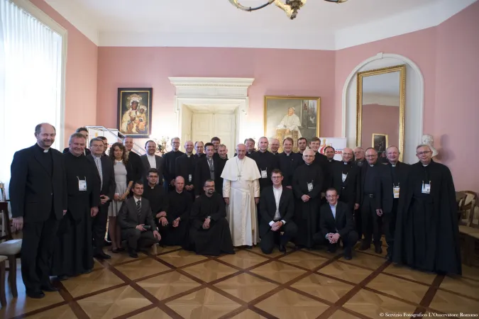 Il Papa con i gesuiti polacchi nell' arcivescovado di Cracovia |  | Osservatore Romano 