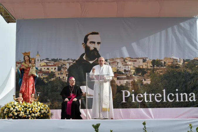 Il Papa sul piazzale di Piana Romana |  | Vatican Media / Aci Group
