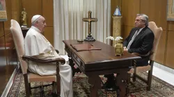 Papa Francesco e il presidente argentino Fernandez, Studio dell'Aula Paolo VI, 13 maggio 2021 / Vatican Media / ACI Group