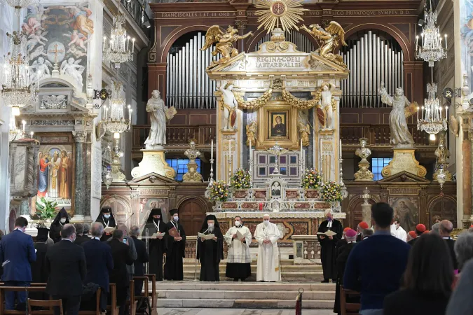 Papa Francesco, Ara Coeli | Papa Francesco pronuncia la sua omelia nella Basilica di Santa Maria in Ara Coeli a Roma alla preghiera per la pace 