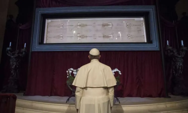Il Papa a Torino davanti alla Sindone |  | Vatican Media / ACI Group