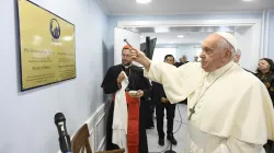 Papa Francesco inaugura la "Casa di Misericordia" di Ulaanbatar, 4 settembre 2023 / Vatican Media / ACI Group