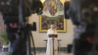 Papa Francesco, domani in Italia messa con il popolo. "Seguiamo le prescrizioni"