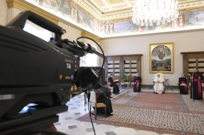 Papa Francesco, udienza generale | Papa Francesco durante una udienza del mercoledì nella Biblioteca del Palazzo Apostolico | Vatican Media / ACI Group