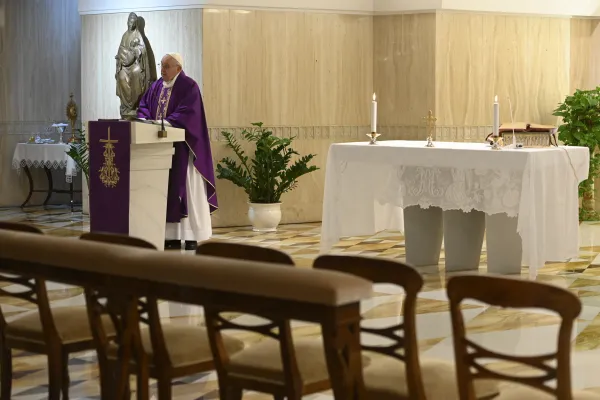 Papa Francesco durante una Messa a Santa Marta / Vatican Media / ACI Group