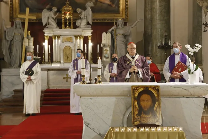 La messa celebrata dal Cardinale Erdo  |  | 52. International Eucharistic Congress