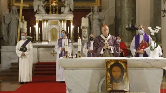 Il Cardinale Erdo: "La forma più grandiosa e più efficace della preghiera è l’Eucaristia"