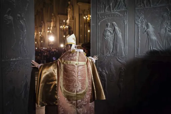 L'arcivescovo di Palermo apre la Porta Santa  |  | Guglielmo Francavilla
